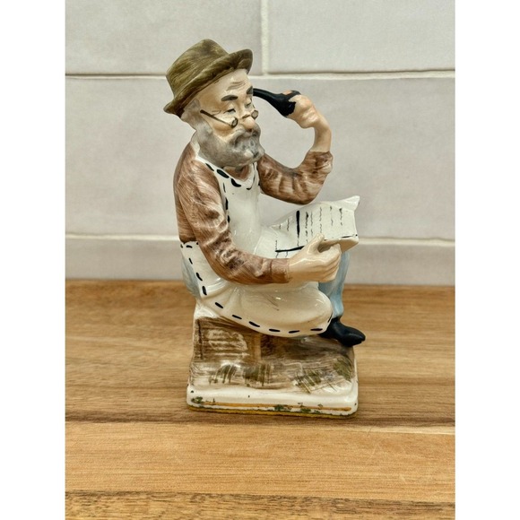Old Sitting Pipe Man Porcelain Figurine - Picture 5 of 6